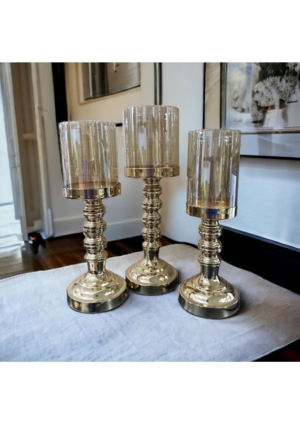 Altın Tonlarında Şık Mumluk, Evinizde Sıcaklık ve Zarafet Sağlar.