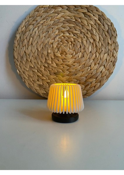 Beyaz Mini LED Abajur, Şık ve Hafif Dekorasyon Için Ideal Aydınlatma Seçeneği