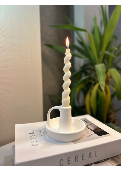 Beyaz Beton Kulplu Şamdan Mumluk, Şıklık ve Zarafet Sunar.