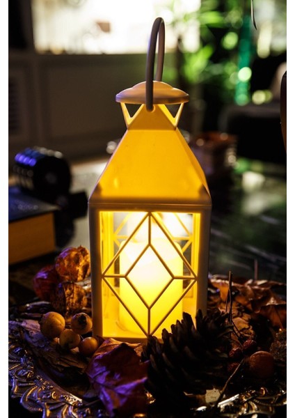 Şık Tasarımlı LED Fener, Pilli ve USB Güç Kaynağıyla Kullanım Kolaylığı