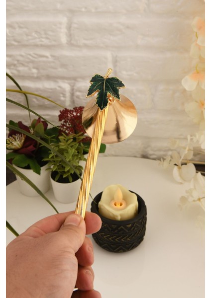 Yeşil Yaprak Figürlü Metal Mum Söndürücü, Şık ve Kullanışlı Tasarım