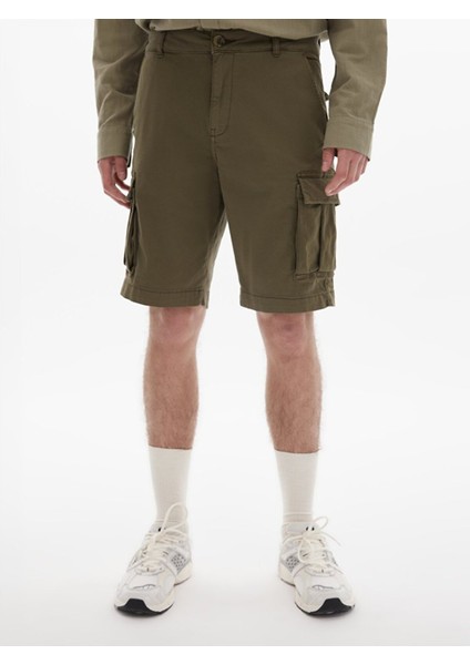 Erkek Basıc Gabardin Regular Kargo Yeşil Şort fiyatları
