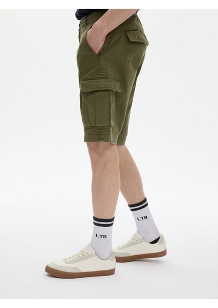 Erkek Basıc Gabardin Regular Kargo Yeşil Şort fırsatları