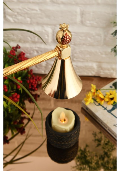 Yüksek Kaliteli Figürlü Metal Mum Söndürücü, Zarif Altın Renk Tasarım