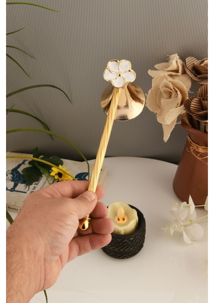 Altın ve Beyaz Renkli Çiçek Figürlü Metal Mum Söndürücü