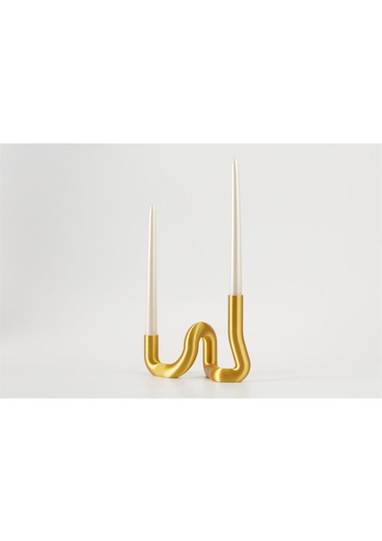 Kıvrımlı Altın Mumluk Şık Tasarım, Zarif Dekoratif Aksesuar.