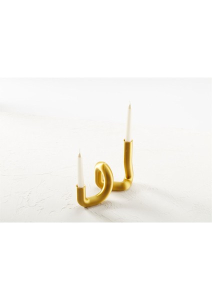 Kıvrımlı Altın Mumluk Şık Tasarım, Zarif Dekoratif Aksesuar.