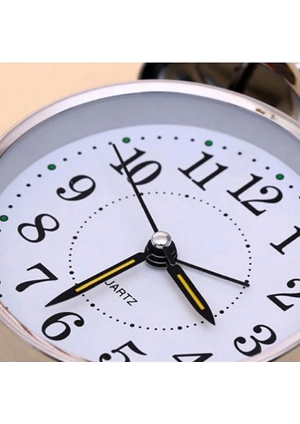 Büyük Boy Işıklı ve Alarmlı Gümüş Çalar Saat, Şık ve Kullanışlı Tasarım