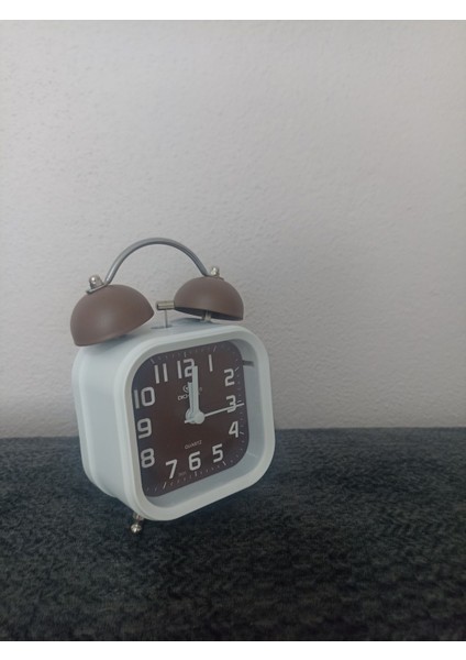 Beyaz Şık Masa Saati, Zarif ve Modern Tasarım, Ev ve Ofis Için Uygun