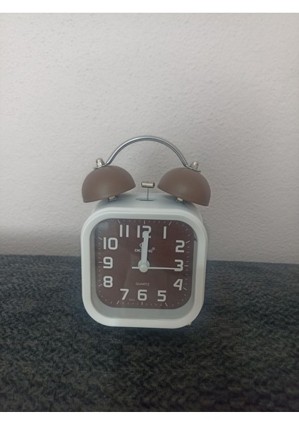 Beyaz Şık Masa Saati, Zarif ve Modern Tasarım, Ev ve Ofis Için Uygun fiyatları