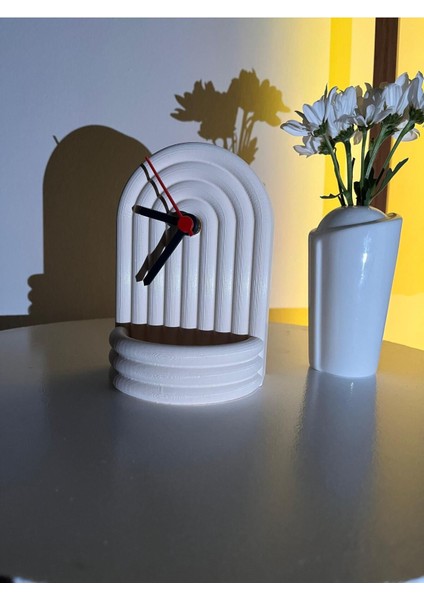 Şık Bej Masa Saati, Modern ve Zarif Dekorasyon Aksesuarı