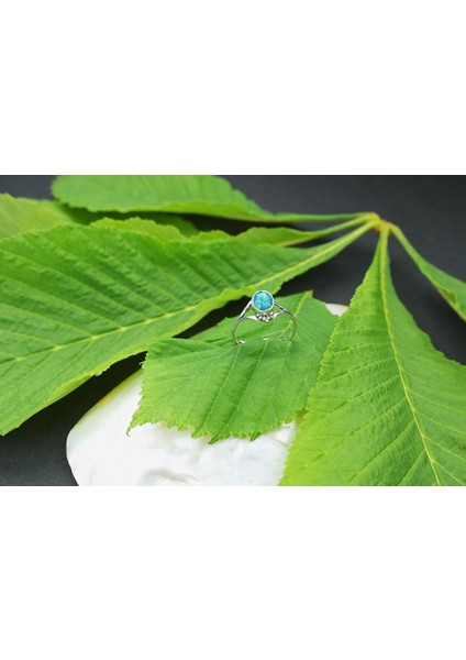 Fasetli Zümrüt Taşlı Zarif Yüzük