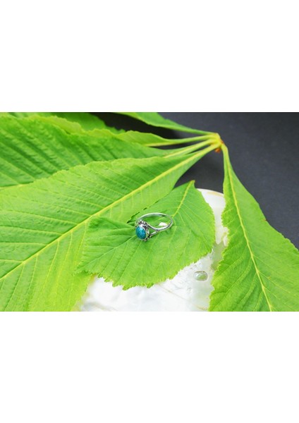 Fasetli Zümrüt Taşlı Zarif Yüzük fiyatları