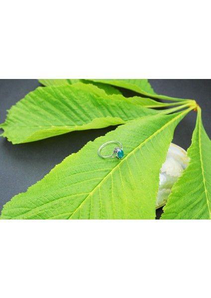 Fasetli Zümrüt Taşlı Zarif Yüzük modelleri