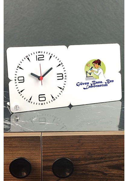Ahşap Masa Saati, Güven Bana Ben Laborantım Yazılı, Şık ve Kullanışlı Tasarım