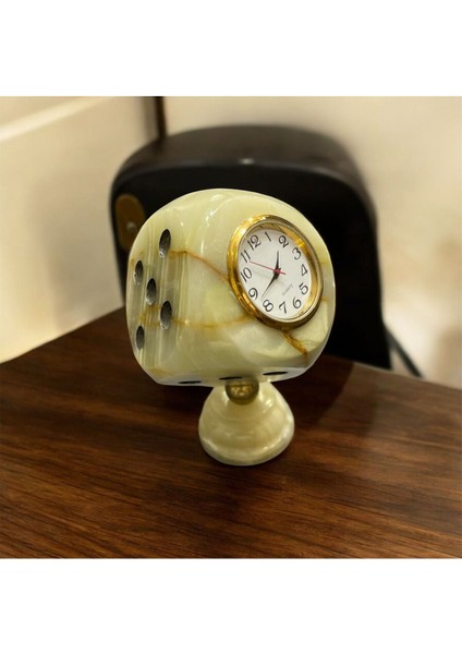 Yeşil Oniks Zar Saat, Şık ve Zarif Takı Tasarımı