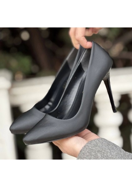 Hillar Siyah Saten Stiletto Ayakkabı fırsatları