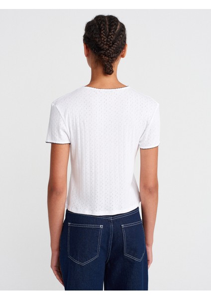 31795 Fiyonk Detaylı Kısa Kollu Kontrast T-Shirt-Beyaz fiyatları