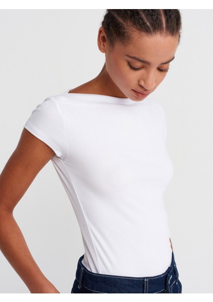 31855 Kayık Yaka T-Shirt-Beyaz modelleri