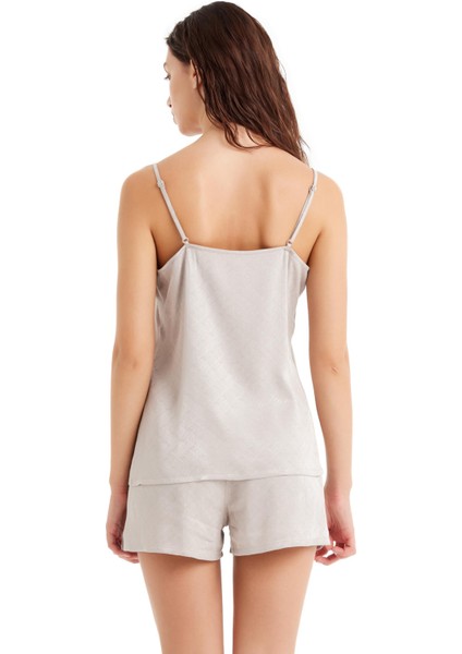 Kadın İnce Askılı Jakarlı Saten Bej Şortlu Pijama Takım C9T8N4O06 fırsatları