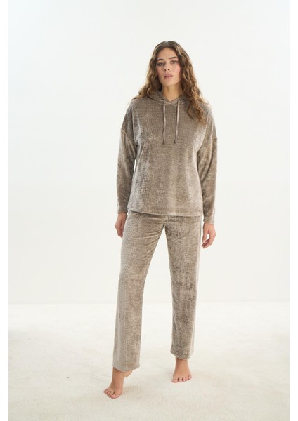 Kadın Uzun Kol Kapüşonlu Vizon Kadife Pijama Takım C3T0N1O61