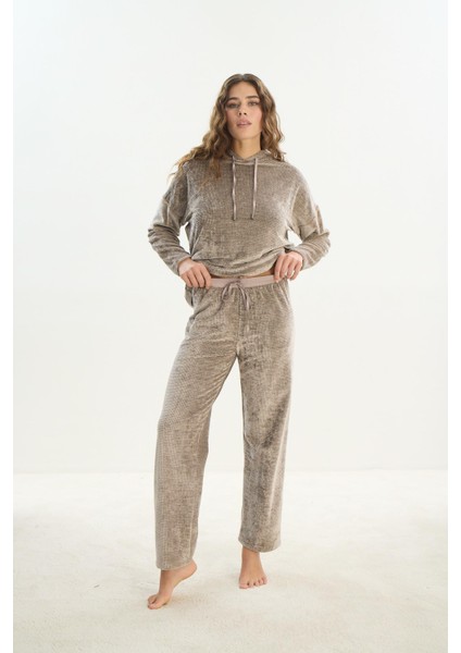 Kadın Uzun Kol Kapüşonlu Vizon Kadife Pijama Takım C3T0N1O61 indirimleri