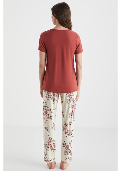 Kadın Yazlık Pijama Takımı – Kiremit Renk Üst, Viskon Kumaş, Çiçek Desenli Alt C6T0N72