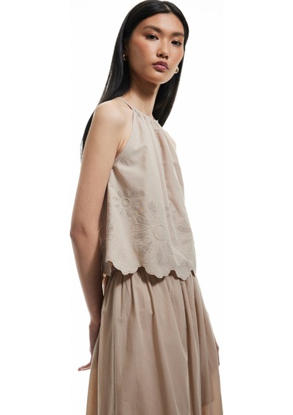 Pamuklu Floral Dokulu Fistolu Brodeli Halter Yaka Askılı Bluz fiyatları