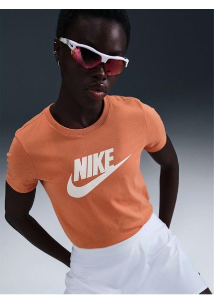 DX7906 828 Nsw Clup Ss Tee Kadın T-Shirt fiyatları