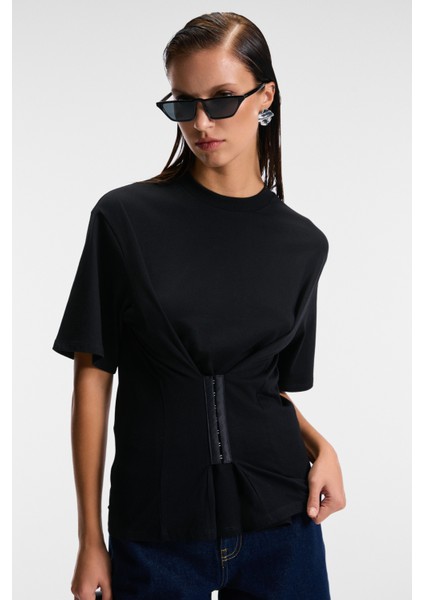 Narıa Kadın Bisiklet Yaka Kısa Kollu Belde Agraj Detaylı Relaxed Fit Siyah Bluz modelleri