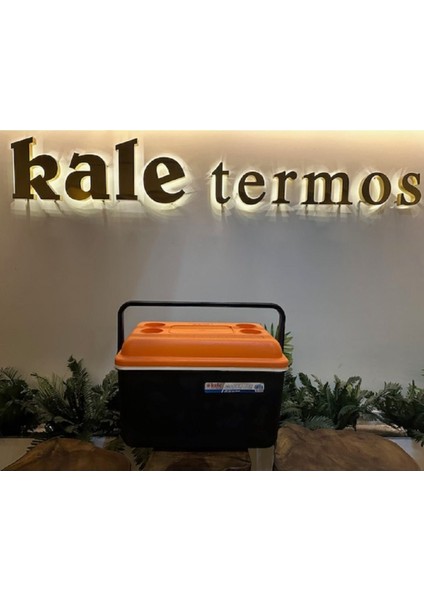 32 Litre Siyah ve Turuncu Otomotiv Termosu, Hafif ve Dayanıklı Tasarım