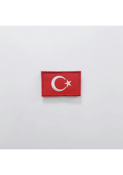 Türk Bayrağı Mont Peçi