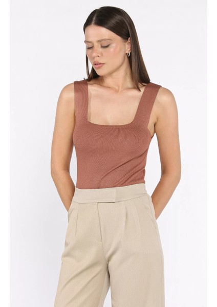 Kare Yaka Askılı Likralı Kadın Triko Bluz P-00017658