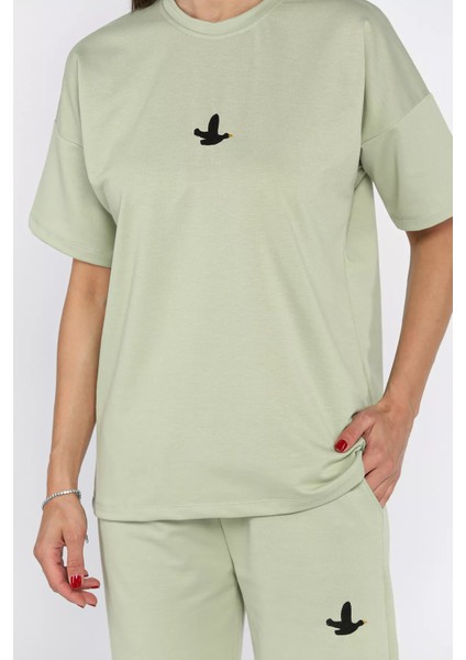 Kadın Nakış Detaylı Bisiklet Yaka Tişört Pantolon Ikili Takım P-00017613 fırsatları