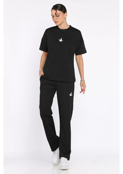 Kadın Nakış Detaylı Bisiklet Yaka Tişört Pantolon Ikili Takım P-00017613