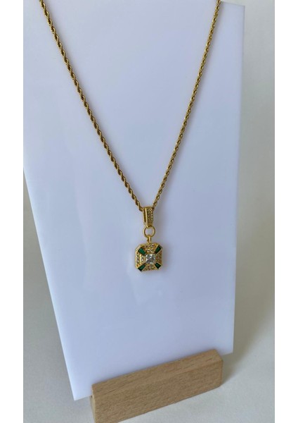 Kare Yeşil Taşlı Burgulu Çelik Gold Kolye
