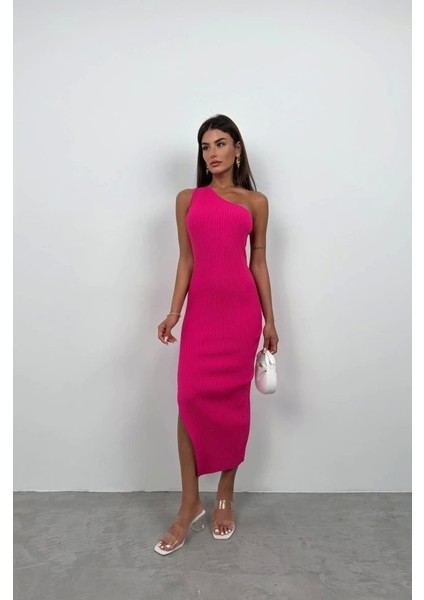 Etkileyici Tek Omuz Yırtmaçlı Elbise Modeli modelleri