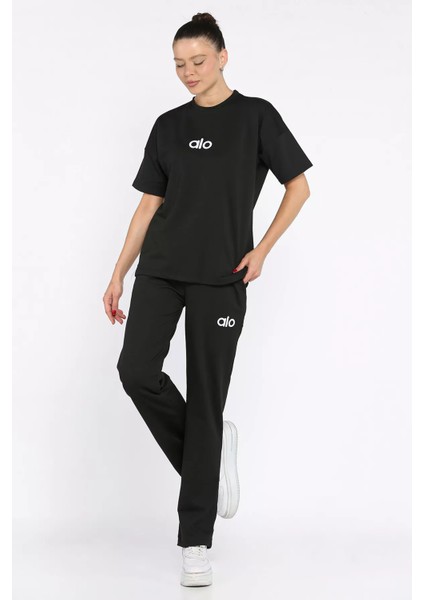 Bisiklet Yaka Nakışlı Kadın Tişört Pantolon Ikili Takım P-00017626