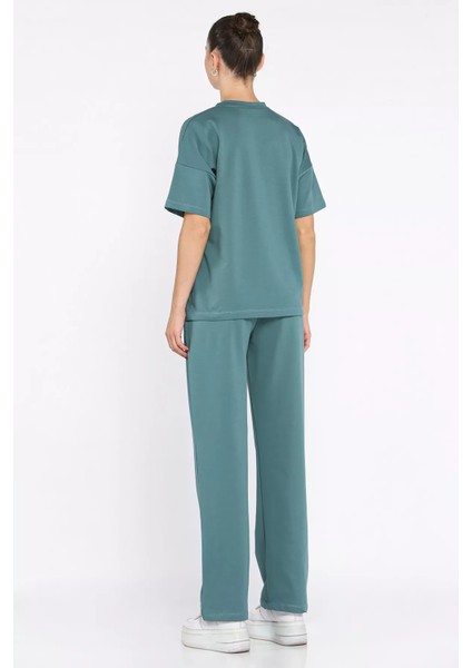 Kadın Kalp Nakışlı Bisiklet Yaka Tişört Pantolon Ikili Takım P-00017619 modelleri