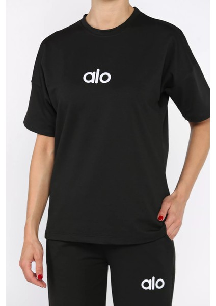 Bisiklet Yaka Nakışlı Kadın Tişört Pantolon Ikili Takım P-00017626 fırsatları