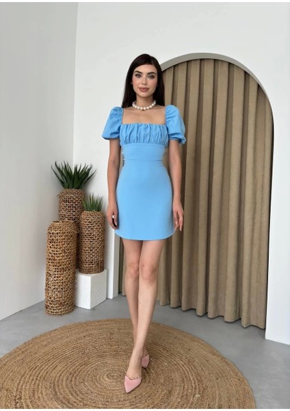 Beyaz Sırt Dekolteli Elbise Modeli