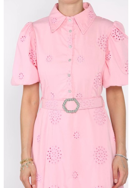 Kadın Kemer Detaylı Balon Kol Brode Elbise P-00017501 fırsatları