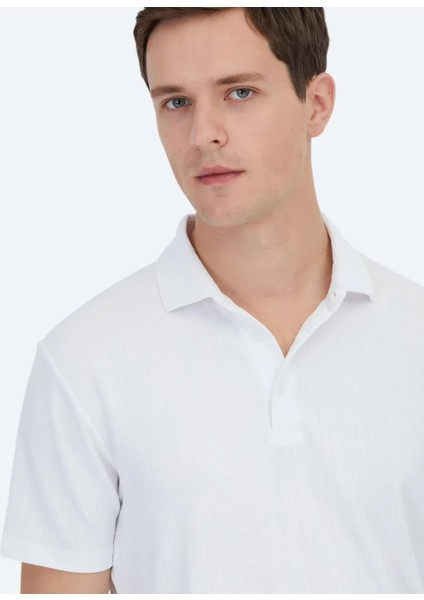 Beyaz Jakarlı Polo Yaka T-Shirt fırsatları
