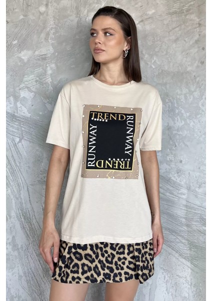 Kadın Bisiklet Yaka Baskılı Taşlı Tişört P-00017449