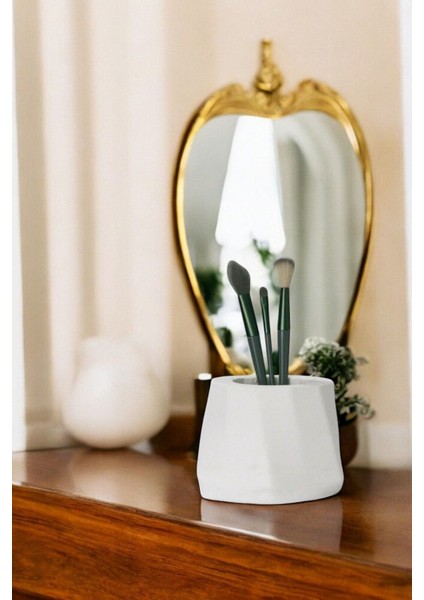 Beyaz Makyaj Organizeri ve Fırçalık, Şık ve Düzenli Saklama Çözümü