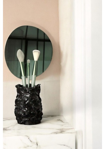 Şık Siyah Makyaj Organizeri ve Fırçalık, Düzenli ve Kullanışlı Tasarım