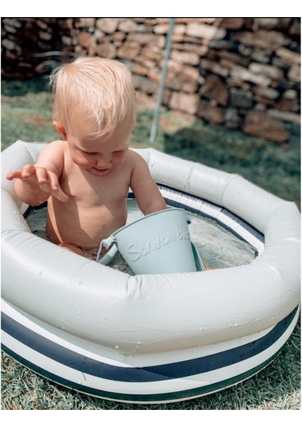 Katlanabilir Mavi Kova, Pratik ve Renkli Temizlik Aleti