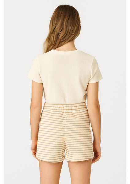 Kadın Bej Beyaz Çizgili Yüksek Bel Triko Yazlık Şort modelleri