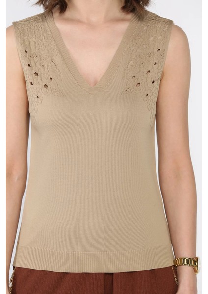 Kadın V Yaka Sıfır Kol Triko Bluz P-00017017 fırsatları