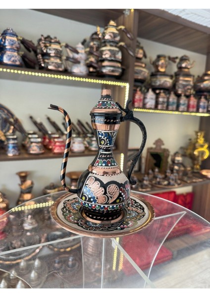 El Işlemeli Osmanlı Bakır Ibrik, Şık ve Zarif Süsleme Parçası, Siyah, 20X15 cm